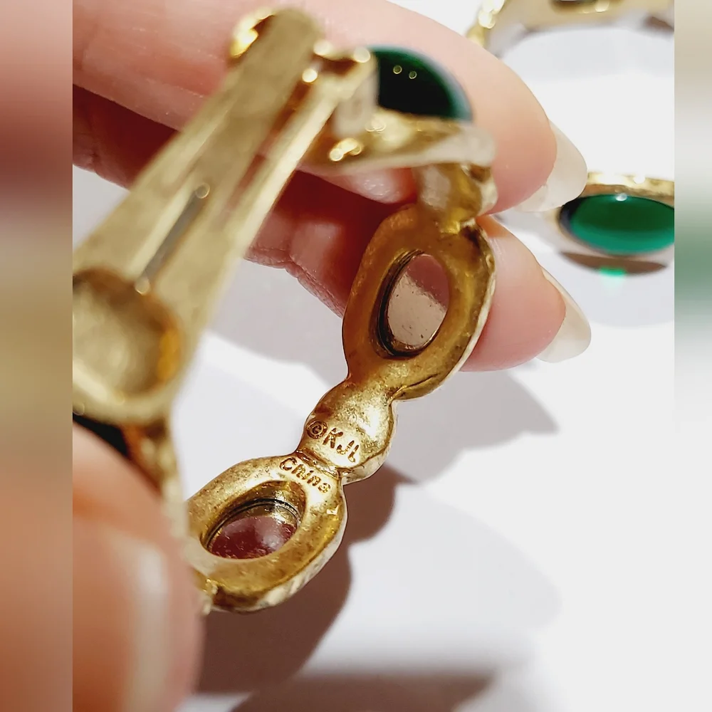 Vintage Kenneth Jay Lane emerald gold satin hoops gemstone earrings clips - Picture 8 of 10